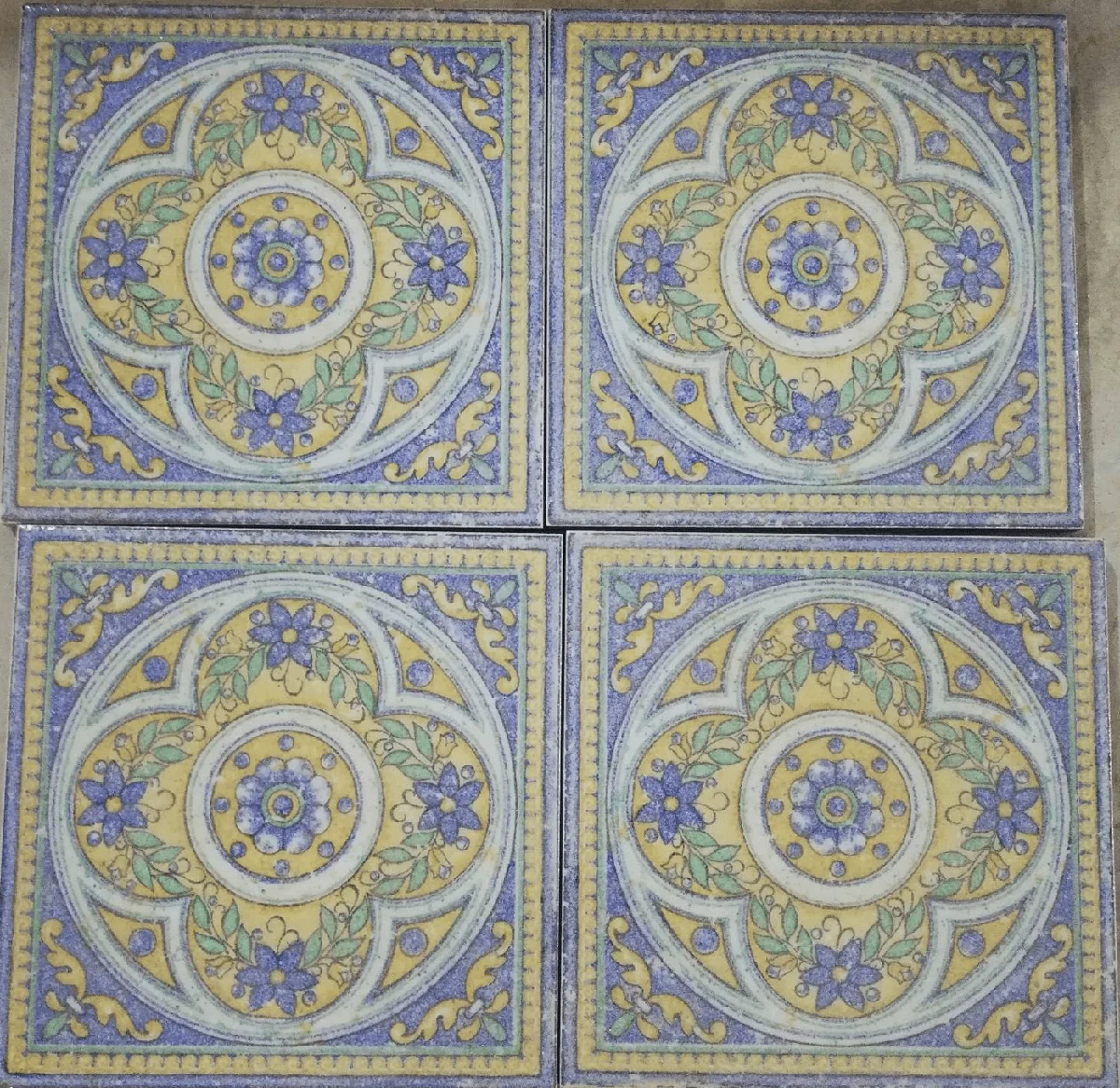 Lots de 4 pièces Faïence Vives 20 x 20 cm — Réf. DST076